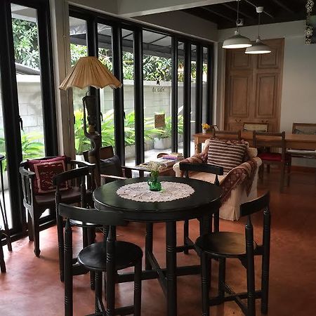 Baan Ongkharak bed&breakfast Bangkok Luaran gambar